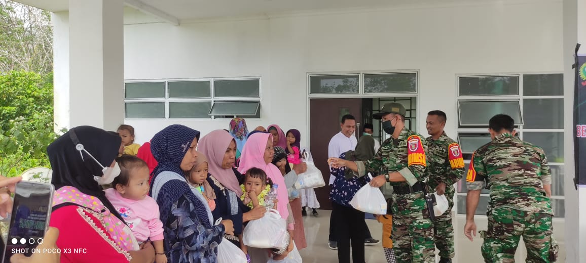 Koramil Karang Bintang Dan Posko Satu Jiwa Salurkan Bantuan Untuk Anak Pengidap Stunting