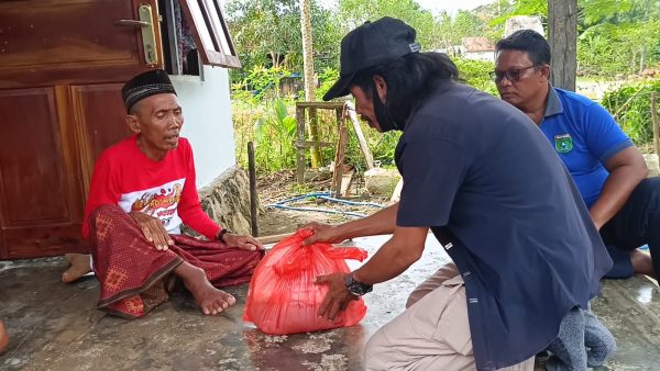 Peduli Lansia dan Yatim Piatu, Masyarakat Karang Bintang Sampaikan Terima Kasih Posko Satu Jiwa