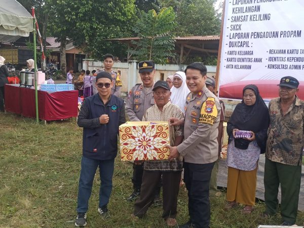 Masyarakat Desa Batulicin Irigasi Terima Manfaat Kopi Manis Polres Tanbu