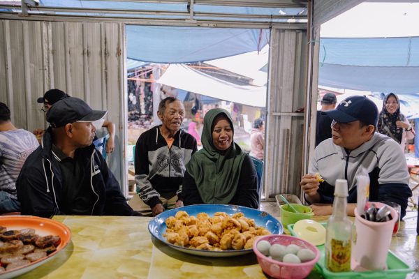 Serap Aspirasi Pedagang, Andi Rudi Latif Ngopi Bersama di Pasar Manunggal