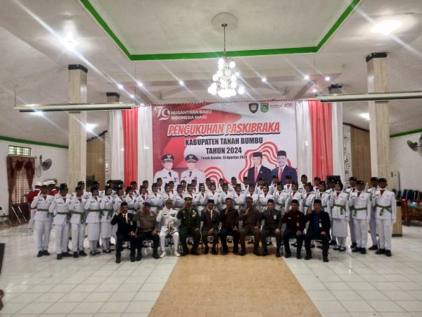 Anggota Paskibraka Angkatan XXI Tahun 2024 di Tanah Bumbu Dikukuhkan