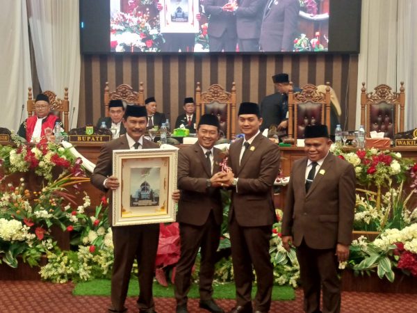 35 Anggota DPRD Tanah Bumbu Periode 2024-2029 Resmi Dilantik