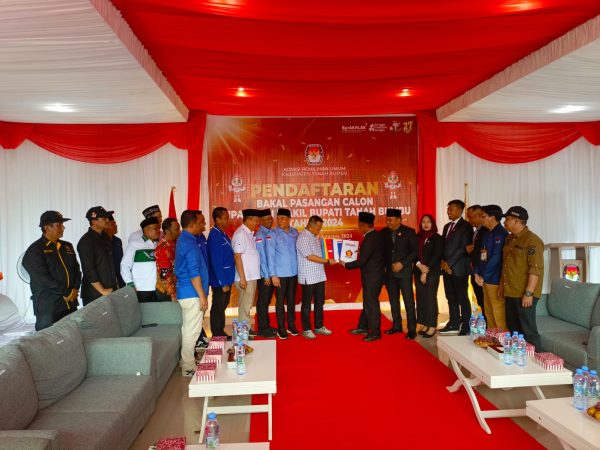 ARB Serahkan Berkas Pendaftaran Pilkada ke KPU Tanah Bumbu