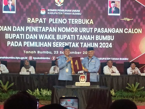 KPU Tanbu Gelar Rapat Pleno Terbuka Penetapan Nomor Urut Paslon ARB