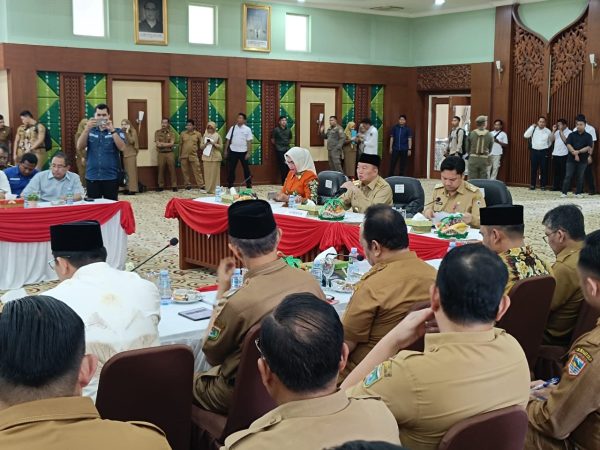 Persiapan Pelantikan Bupati dan Wakil Bupati Terpilih, Pemkab Tanbu Ikuti Rapat Gubernur