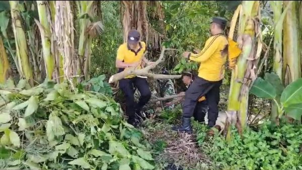 Kapolres Nganjuk Puji Karya Bakti Polsek Rejoso dan Warga Bersihkan Sungai di Mojorembun