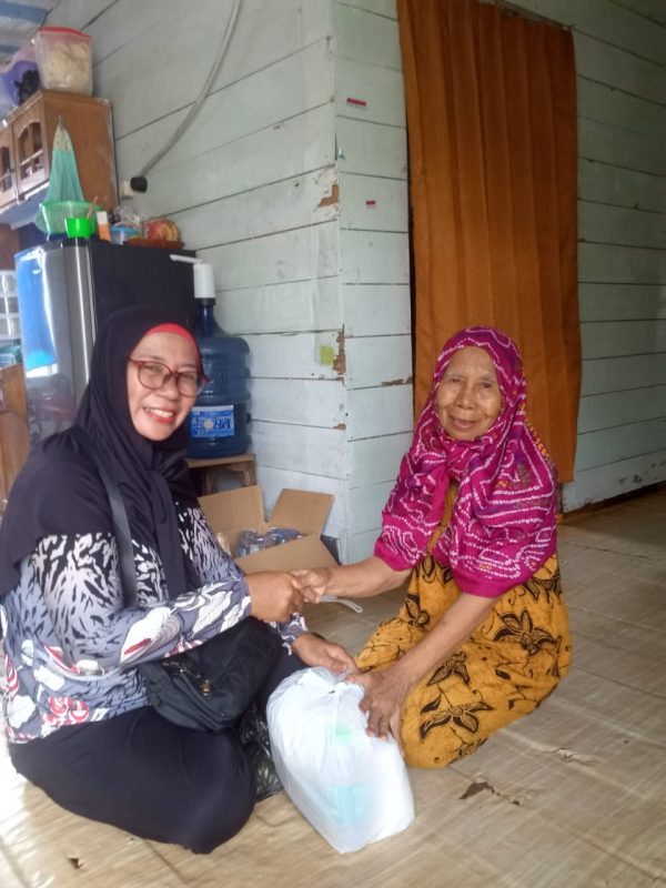 Posko Satu Jiiwa Bagikan Bingkisan Lebaran untuk Relawan dan Masyarakat