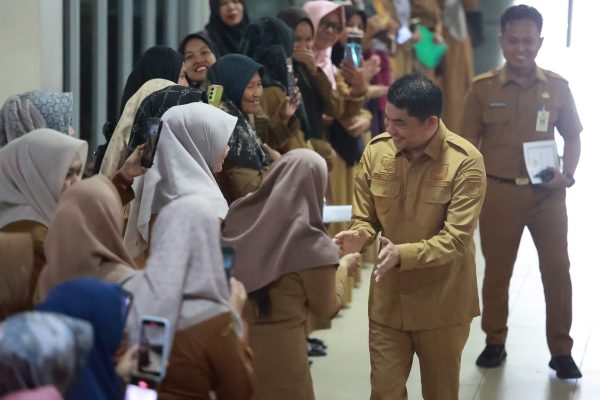 Pertemuan yang Mengharukan Bu Guru Sawiah dan Momen Berkesan Bersama Bupati Tanah Bumbu