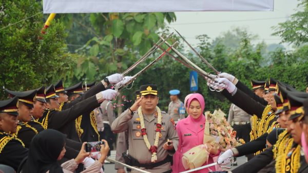 Serah Terima Jabatan Kapolres Nganjuk Digelar dengan Tradisi Kehormatan
