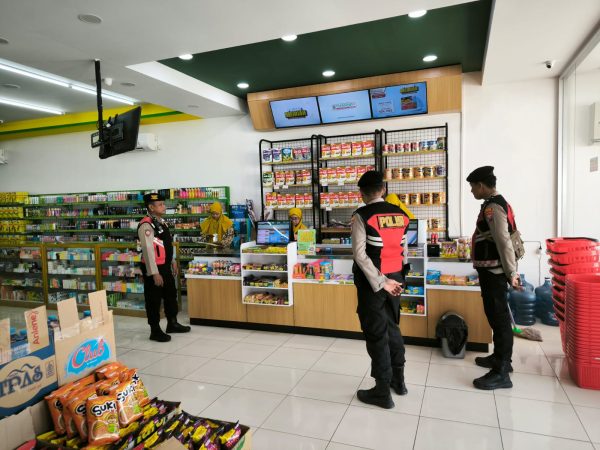 Polres Nganjuk Sisir Pertokoan dan Parkir Liar di Jalan A. Yani, Tindak Tegas Premanisme