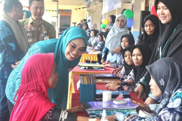 Ketua TP PKK Tanah Bumbu Andi Irmayani Rudi Latif Hadiri Lomba Posyandu Kabupaten