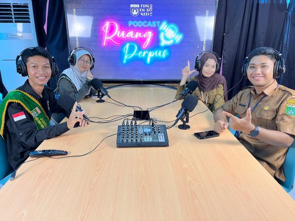 Bupati Andi Rudi Latif Apresiasi Inovasi Cerdas Dispersip Melalui Podcast Ruang Perpus