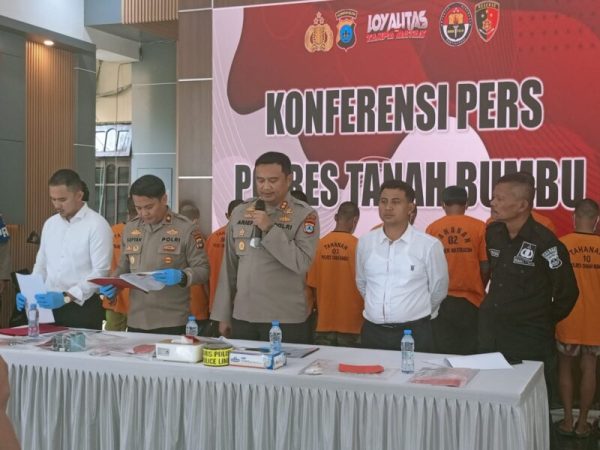 Polres Tanah Bumbu Bongkar Modus Top-Up E-Wallet Pakai Uang Palsu