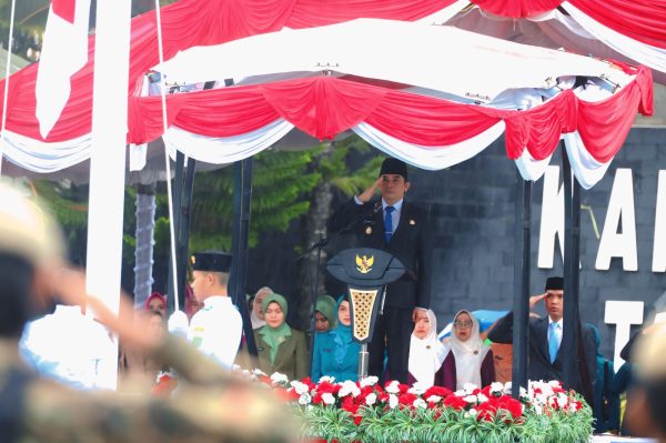 Bupati Andi Rudi Latif Pimpin Harkitnas dan HUT Proklamasi Pemerintahan ALRI Divisi 4