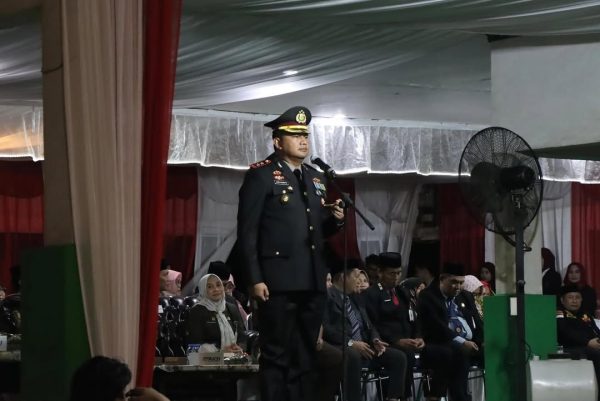 Kapolres Tanah Bumbu Pimpin Upacara Taptu dan Pawai Obor di Kota Pagatan