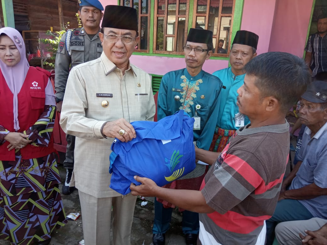 Kunjungan Bupati ke Lokasi Korban Kebakaran Tembilahanhulu