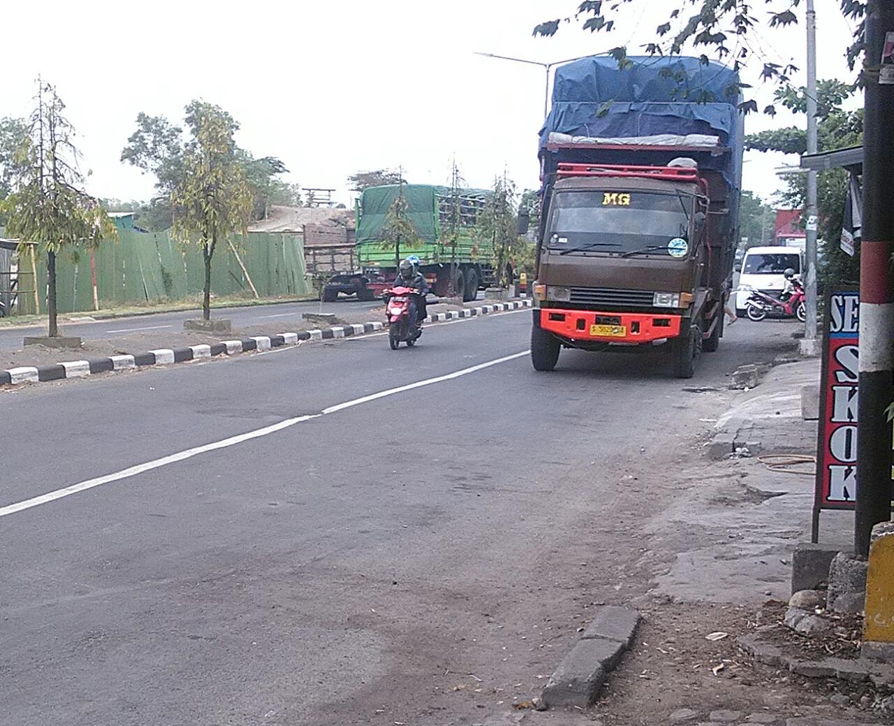 Menyeberang Jalan, Penjual Sayur Tewas Dihantam Truk