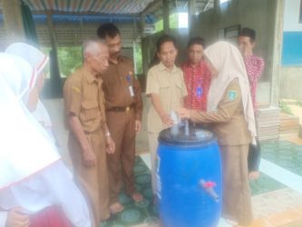 Tiga Sekolah Menerima Bantuan Biodigester dari DLH Tanbu