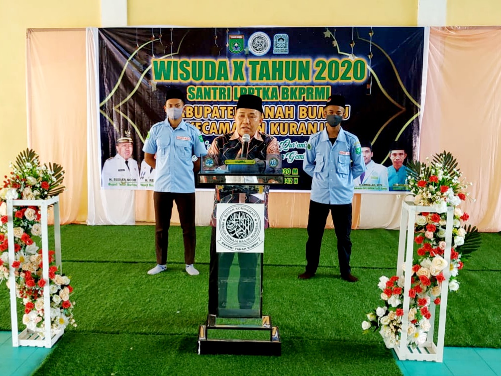 H Sudian Noor Wisuda 105 Santri