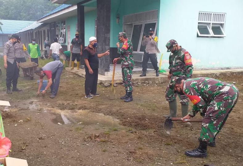 TNI-Polri Bersih-Bersih Lingkungan Cegah Demam Berdarah