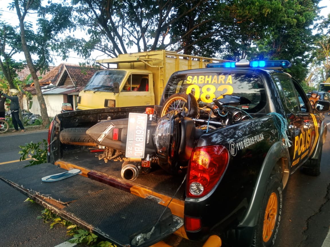 Motor Ngebut, Tabrak Pohon, Selip dan Meninggal Dunia