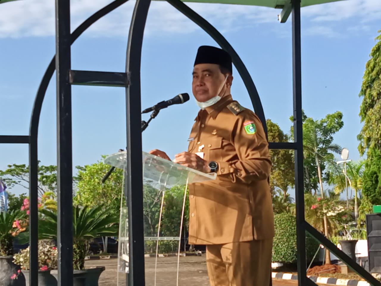 Diikuti Pejabat ASN, Bupati Tanah Bumbu Zairullah Azhar Pimpin Apel Pagi