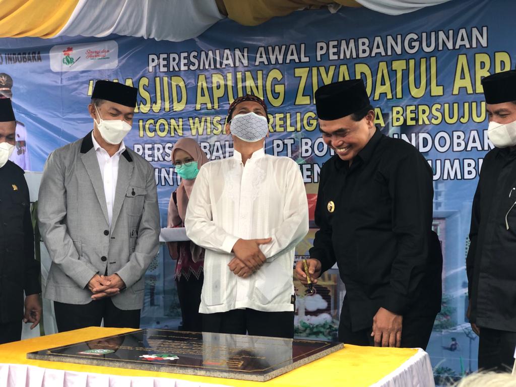 Bupati Zairullah Letakkan Batu Pertama dan Tentukan Arah Kiblat Simbol Mulai Dibangunnya Masjid Terapung