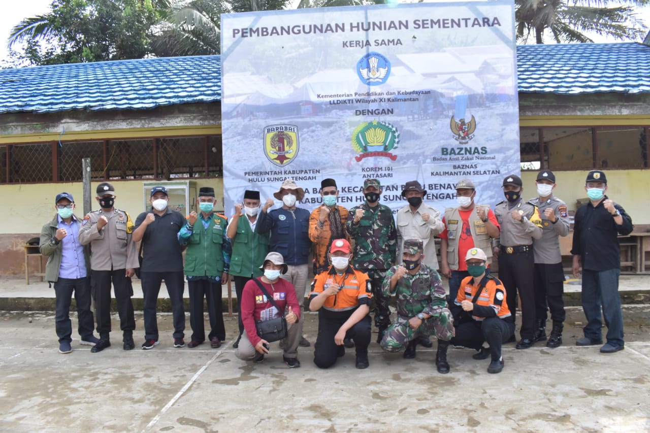 Gandeng Kodim 1002/Barabai, LLDIKTI Wilayah XI Kalimantan Bangun 18 Huntara