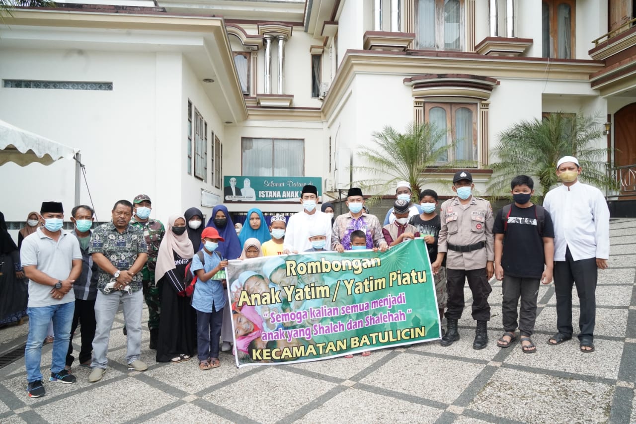 Camat Batulicin Serahkan 25 Anak Yatim Keistana Anak Yatim