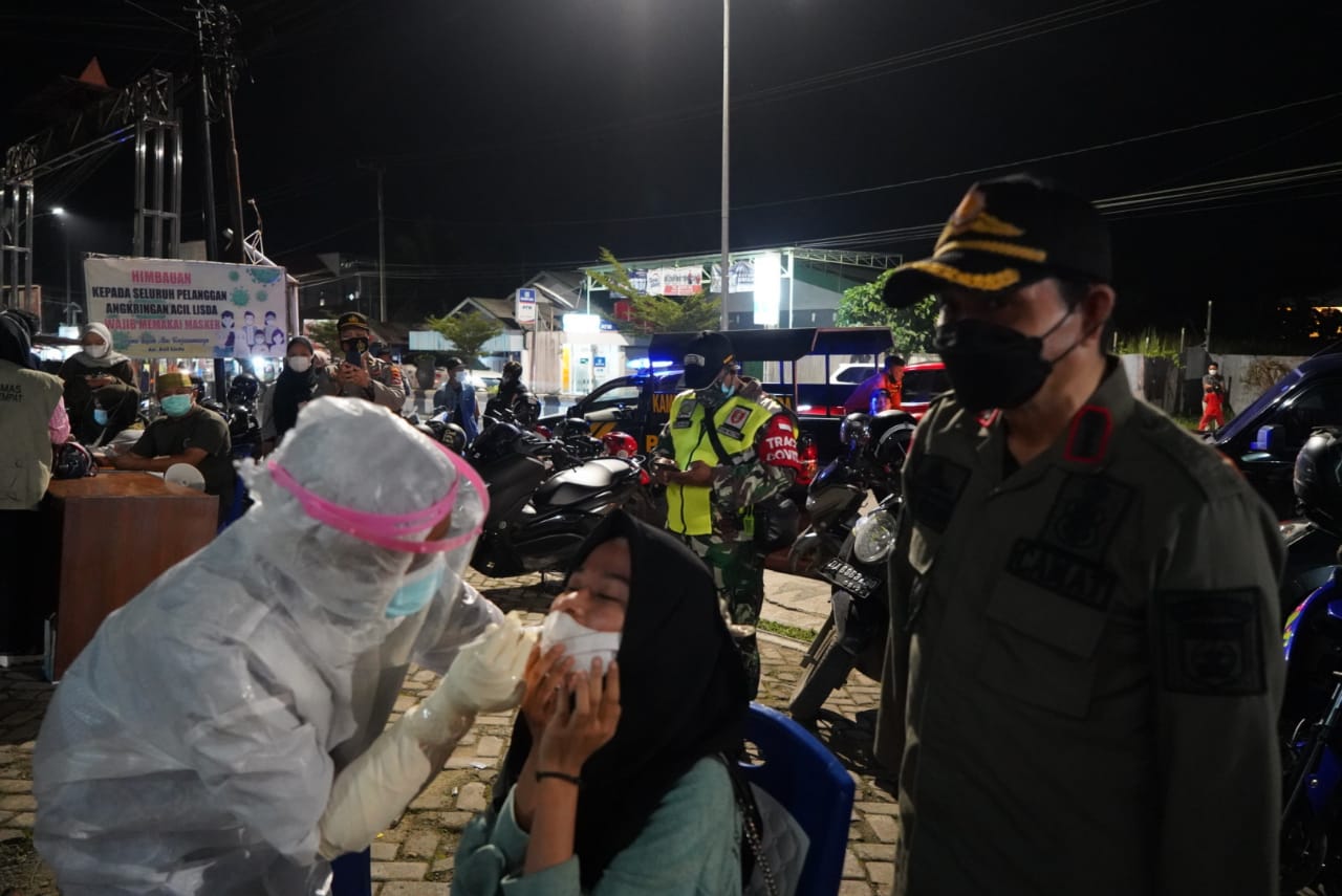 Operasi Yustisi Tempat Keramaian, Satgas Covid-19 Simpang Empat Rapid Test Pengunjung