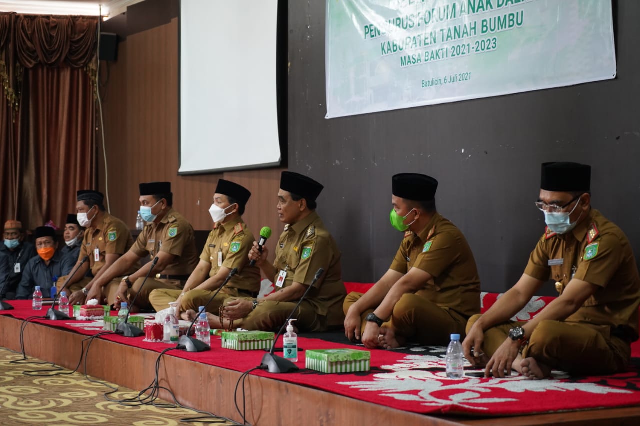 Bupati H.M Zairullah Azhar Kukuhkan Pengurus Forum Anak Daerah Tanah Tanbu