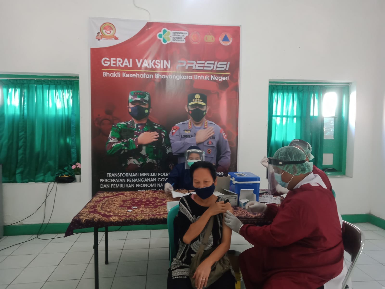 Bukti Sinergi Polri – TNI Vaksinasi 6677 Warga dalam Sehari