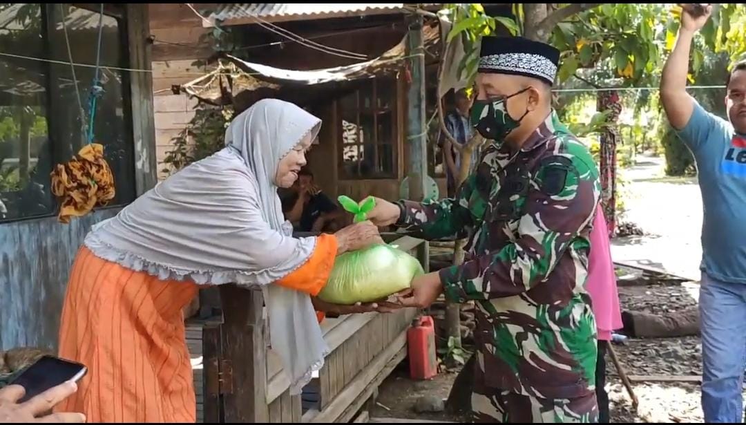 Posko Satu Jiwa Kembali Salurkan Bantuan Sembako Kepada Warga