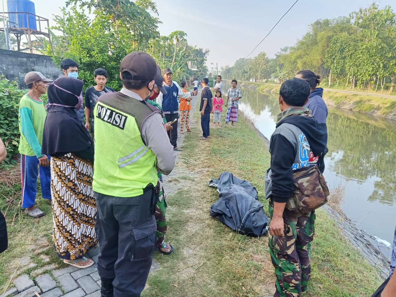 Ngopi di Warkop Bantaran Kali ‘Disuguhi Mayat’ Wanita