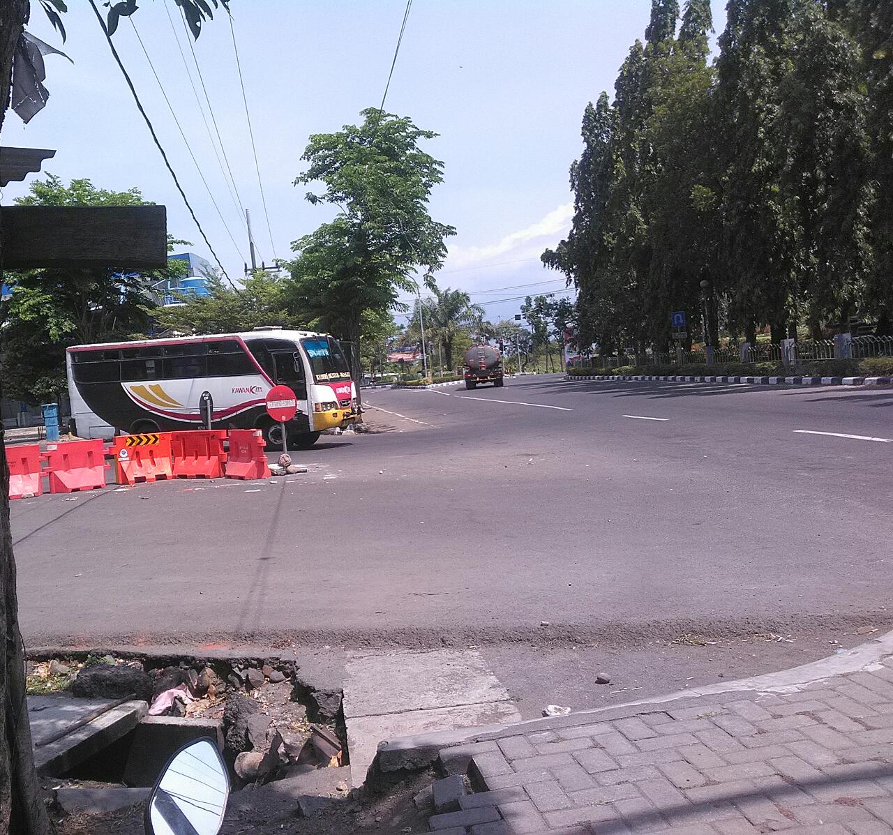 Hindari Bus, Pejalan Kaki Tewas Ditabrak Motor