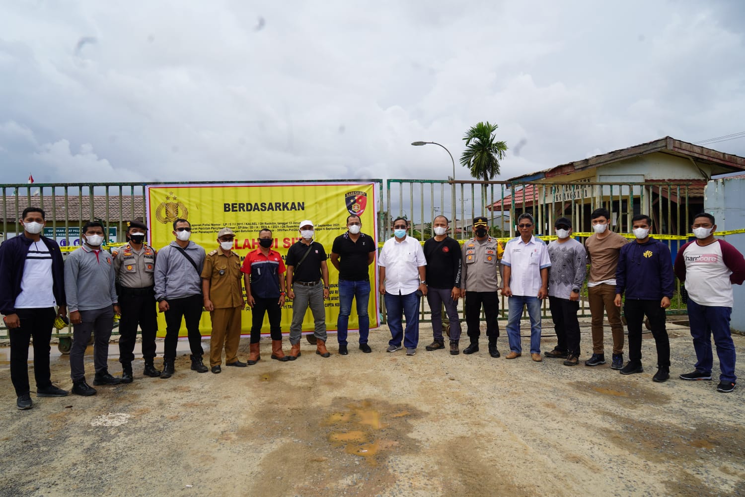 Tak Miliki Izin Sah Kantor dan Kebun Milik PT. LSI Dipolice Line Dit Reskrimsus Polda Kalsel