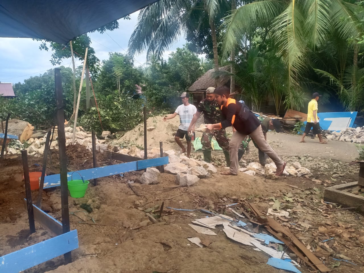 Semangat Gotong Royong TNI-Rakyat di Lokasi Pra TMMD Ke-112 Kodim 1002/HST