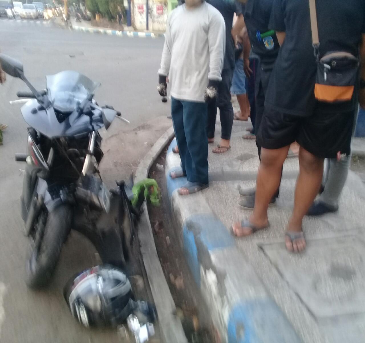 Bermotor Belok Tak Lihat Rambu, Lansia Tewas Tertabrak