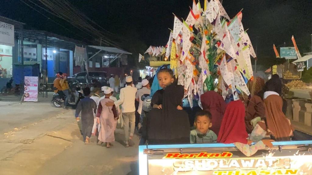 Dukung Serambi Madinah, Desa Persiapan Hidayah Makmur Gelar Pawai Maulid