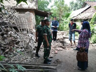 Diterpa Hujan Angin, Rumah Lansia Roboh