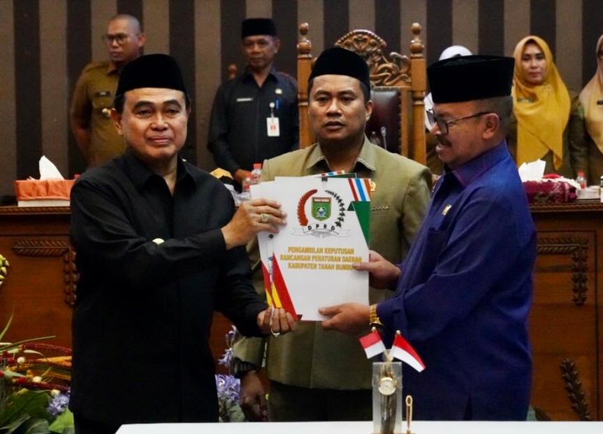 Diwarnai Aksi Walkout Gerindra, Raperda RAPBD 2023 Tanbu Disetujui