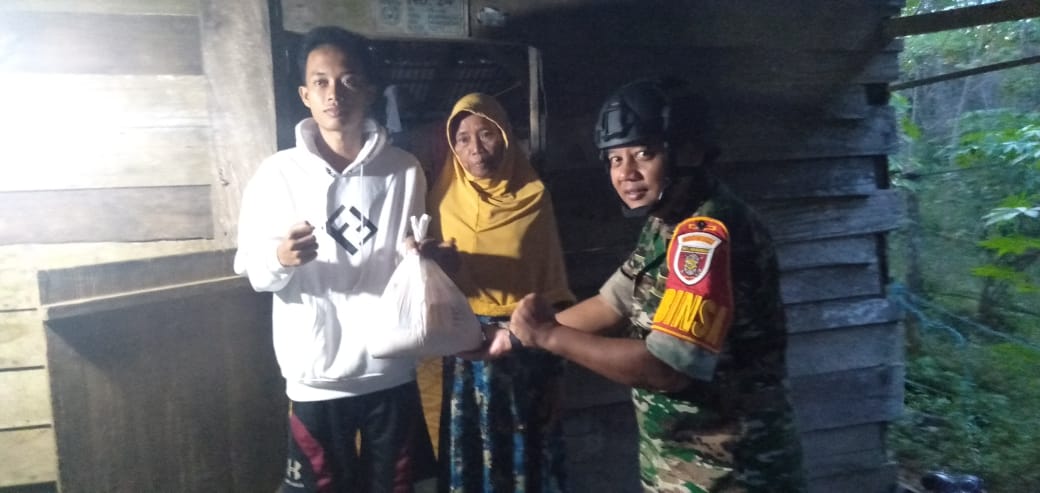 Ringankan Beban Warga Kurang Mampu, Posko Satu Jiwa Salurkan Paket Sembako