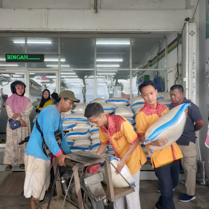 Operasi Pasar Murah Beras Subsidi Perum Bulog, 2 Jam Ludes