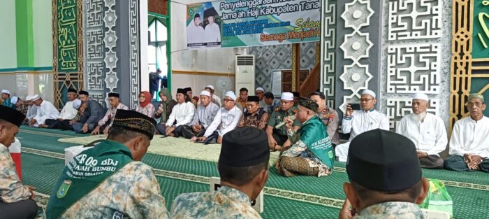 Keberangkatan Ratusan Jamaah Calon Haji Asal Tanbu Dilepas Bupati