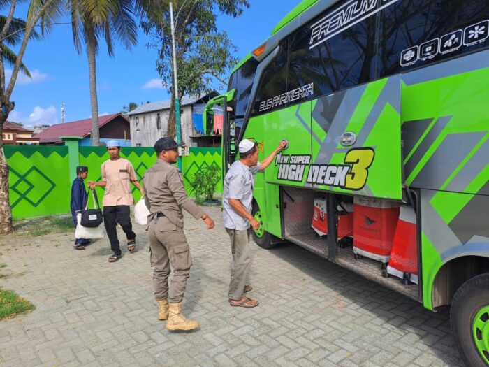 Kepulangan Jemaah Haji Asal Tanah Bumbu, Satpol PP Berikan Pengawalan