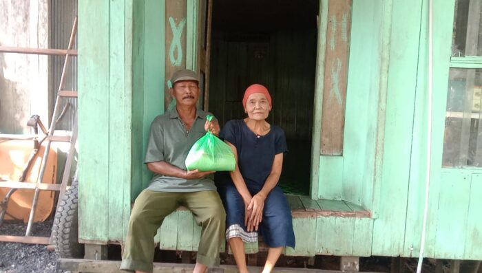 Door to Door, Posko Satu Jiwa Salurkan Sembako kepada Warga Kurang Mampu