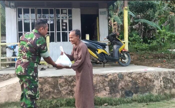 Masyarakat Terbantu! Posko Satu Jiwa Bagikan Sembako kepada Anak Yatim dan Lansia