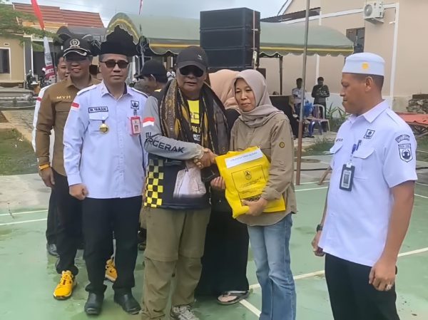 Turdes Di Tanbu, Gubernur Kalsel Panen Bersama di Desa Gunung Besar