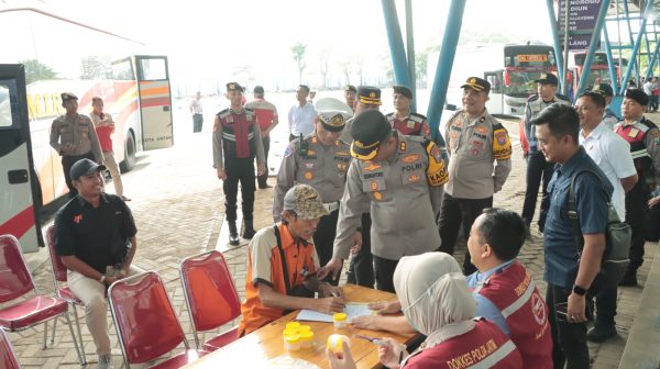 Polres Nganjuk Gelar Tes Urin Acak Sopir Angkutan Umum dan Bus, Upaya Preventif Jaga Keselamatan Penumpang