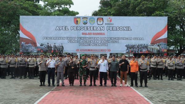 Apel Pergeseran Pasukan Polres Nganjuk, Kapolres Nyatakan Siap Amankan Tahap Pungut Hitung Suara Pilkada 2024